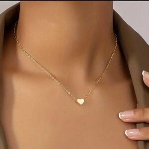 NWT Simple Gold Exquisite‎ Heart-Shaped Pendant Necklace.